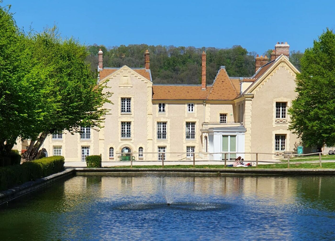 Parc de La Grande Maison à Bures-sur-Yvette avec lac