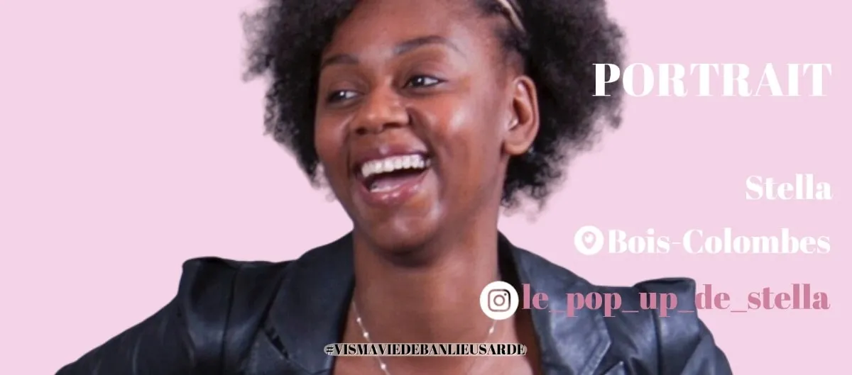 Portrait de Stella, souriante, vêtue d'une veste en cuir noir, sur fond rose.