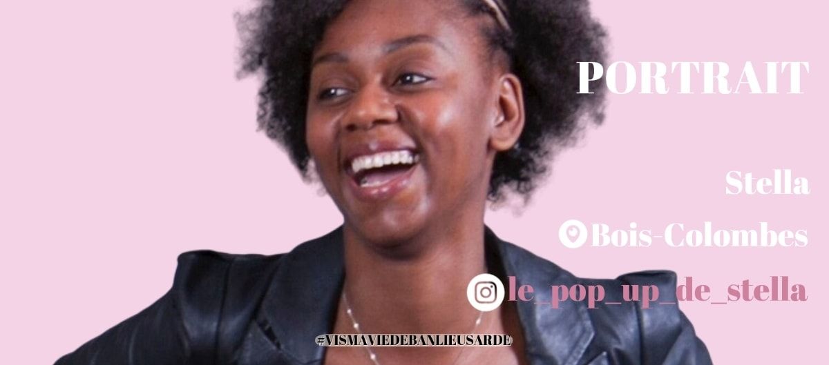 Portrait de Stella, souriante, vêtue d'une veste en cuir noir, sur fond rose.