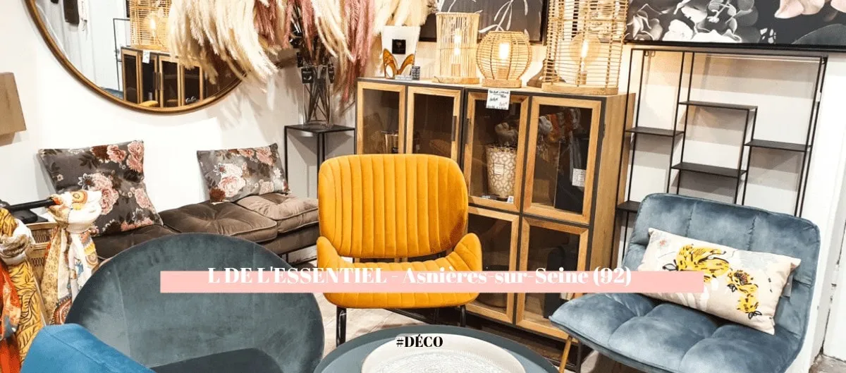 Intérieur de la boutique déco L de l'Essentiel à Asnières-sur-Seine avec fauteuils en velours et mobilier